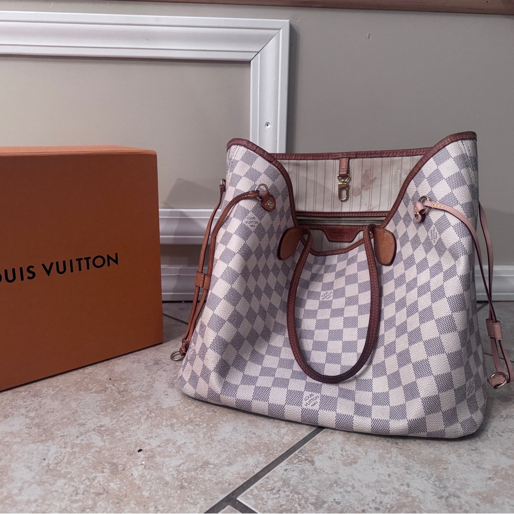 Louis Vuitton White and Brown Checkered Women's Bag